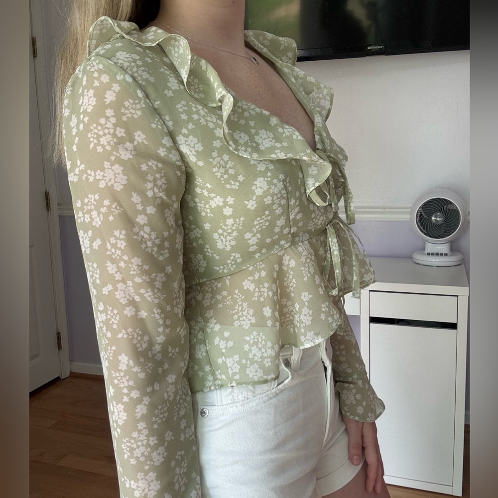 Floral Green Ruffle Blouse - Picture 6 of 6